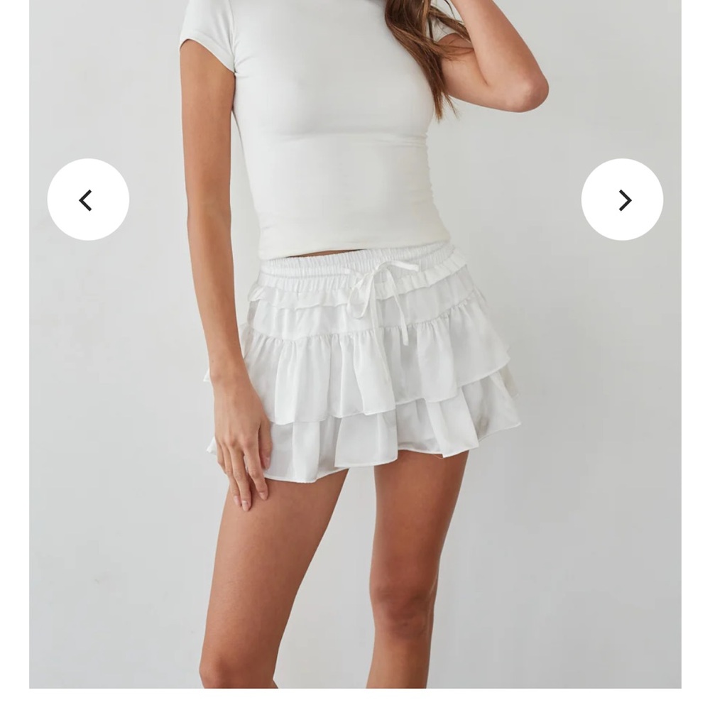 Day & Moon White Ruffle Mini Skort